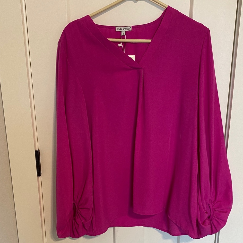 NWT Elegant Fuchsia Blouse with V-Neck by Mary Square size small